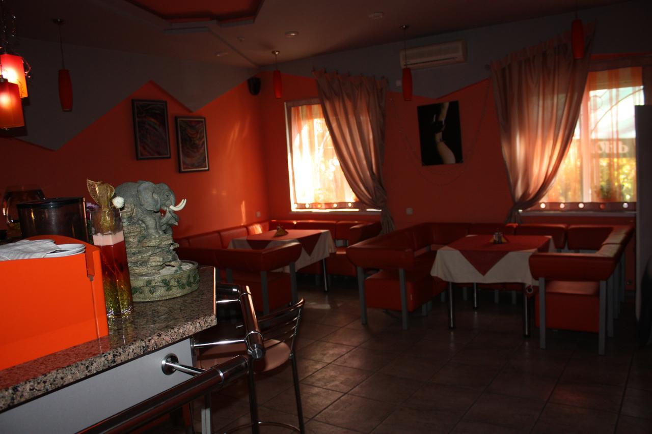 Hotel Gostynnyi Dvir بوتشا المظهر الخارجي الصورة