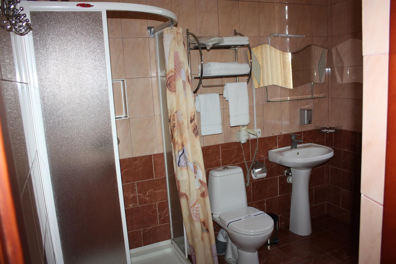 Hotel Gostynnyi Dvir بوتشا الغرفة الصورة
