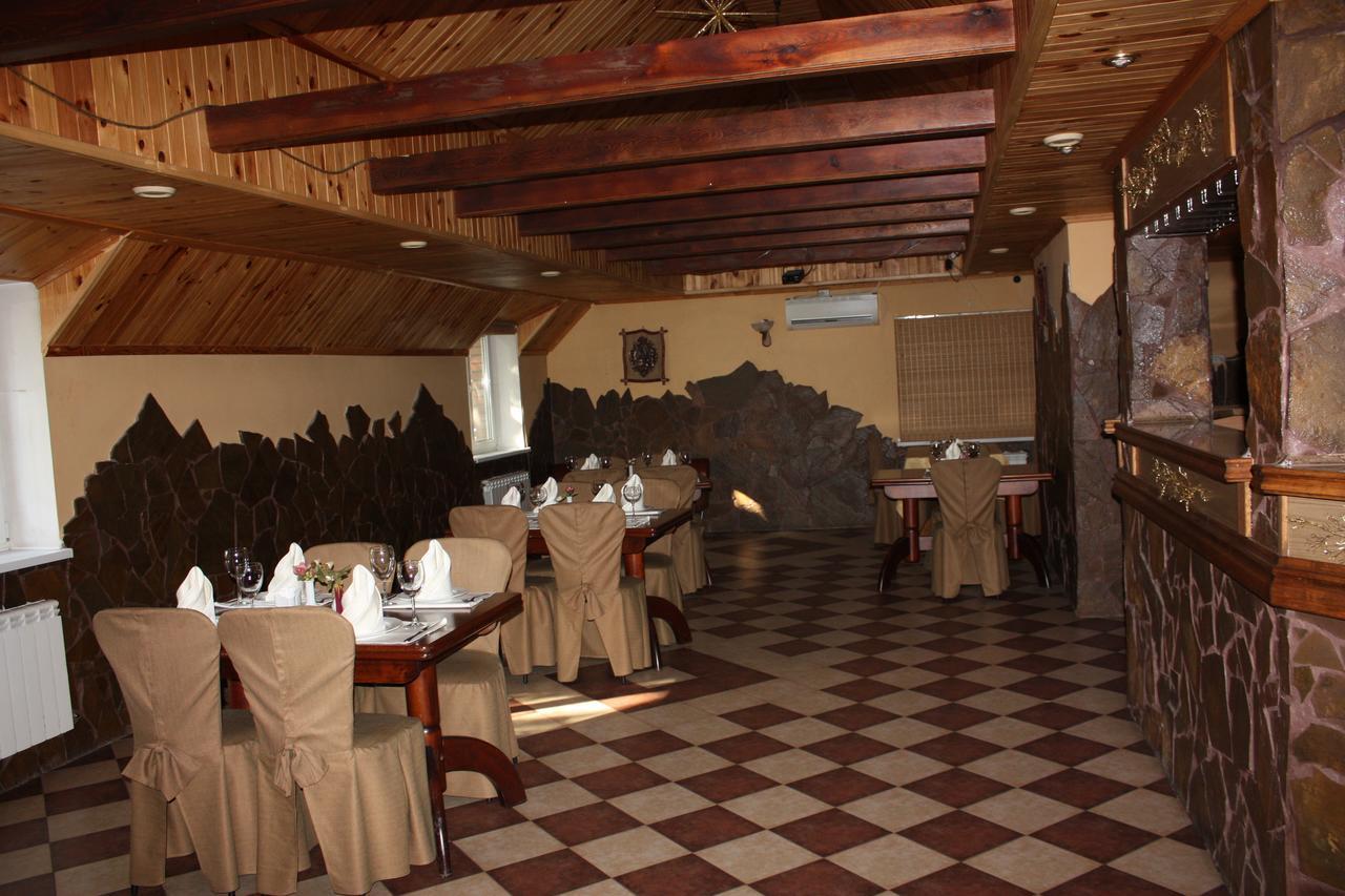 Hotel Gostynnyi Dvir بوتشا المظهر الخارجي الصورة