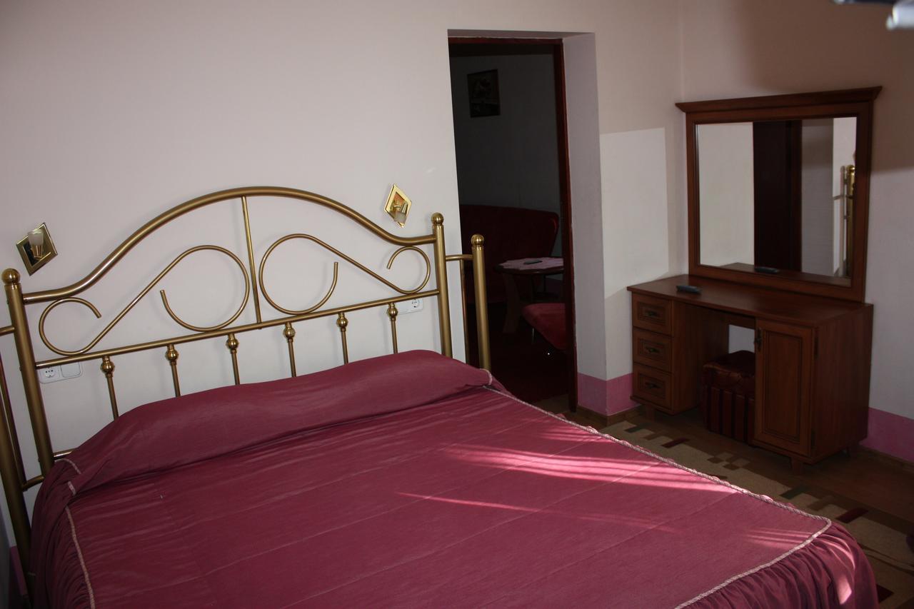 Hotel Gostynnyi Dvir بوتشا المظهر الخارجي الصورة
